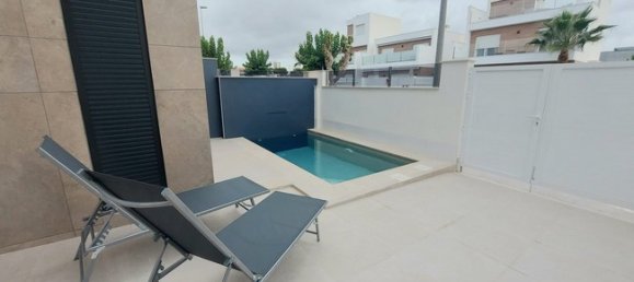 Villa T2 em Pilar de la Horadada, Spain N.º 8804 2