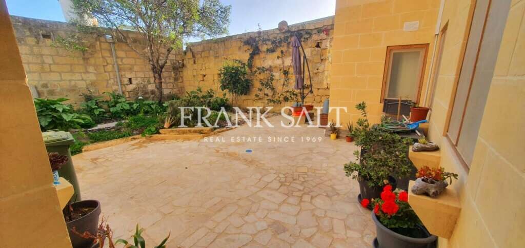 4 bedrooms House in Ghasri, Malta No. 11658