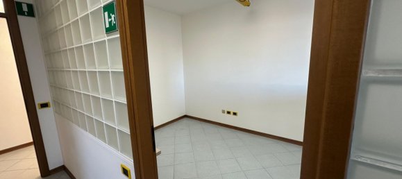 85m² Office in Udine, Italy No. 23676 6