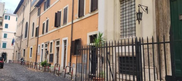 2 rooms Commercial property in Rome, Italy No. 15224 2
