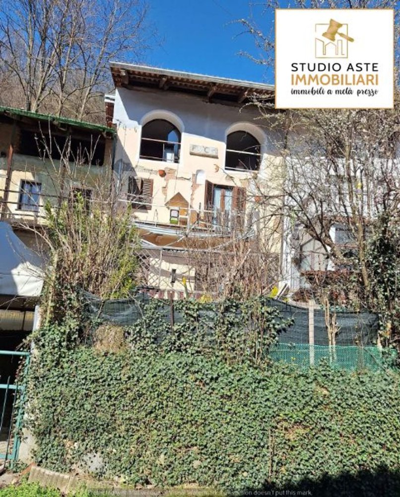 6 rooms House in Front, Italy No. 50468