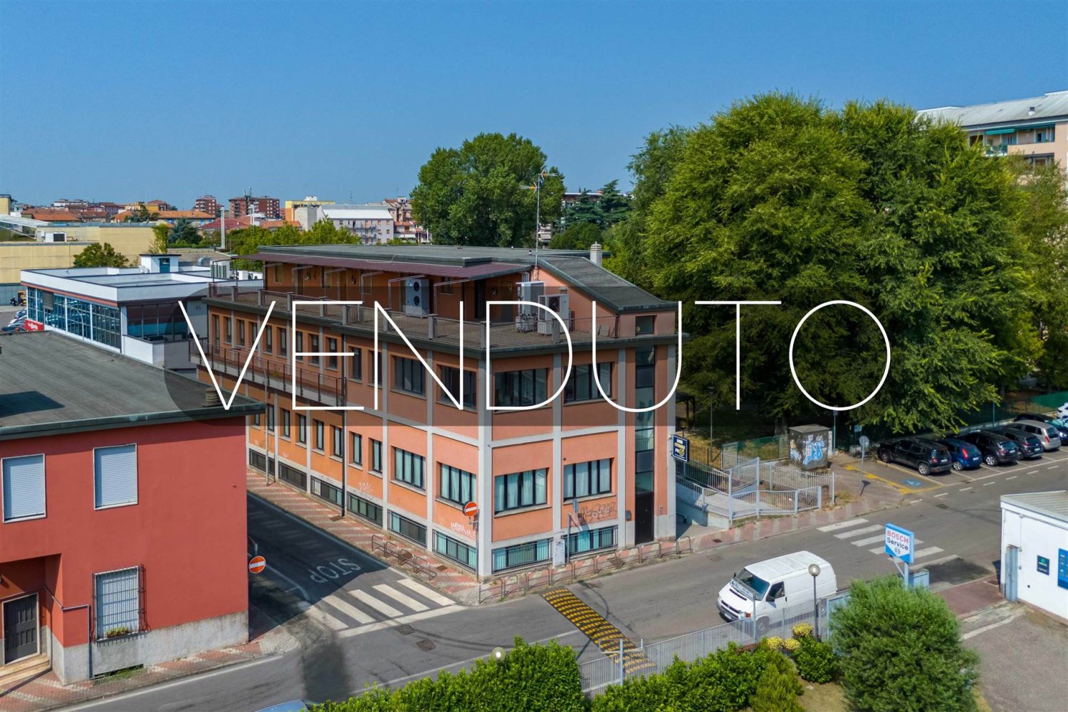 15غرفة بناية في Buccinasco, Italy رقم 76652