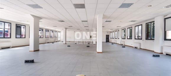 15غرفة بناية في Buccinasco, Italy رقم 76652 34