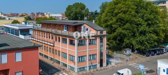 15غرفة بناية في Buccinasco, Italy رقم 76652 44