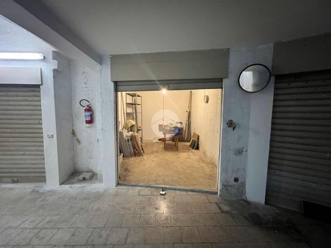 1-Zimmer Garage in Palermo, Italy, Nr. 232367