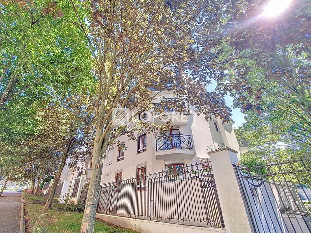 2 bedrooms Apartment in Viry-Chatillon, France No. 171493