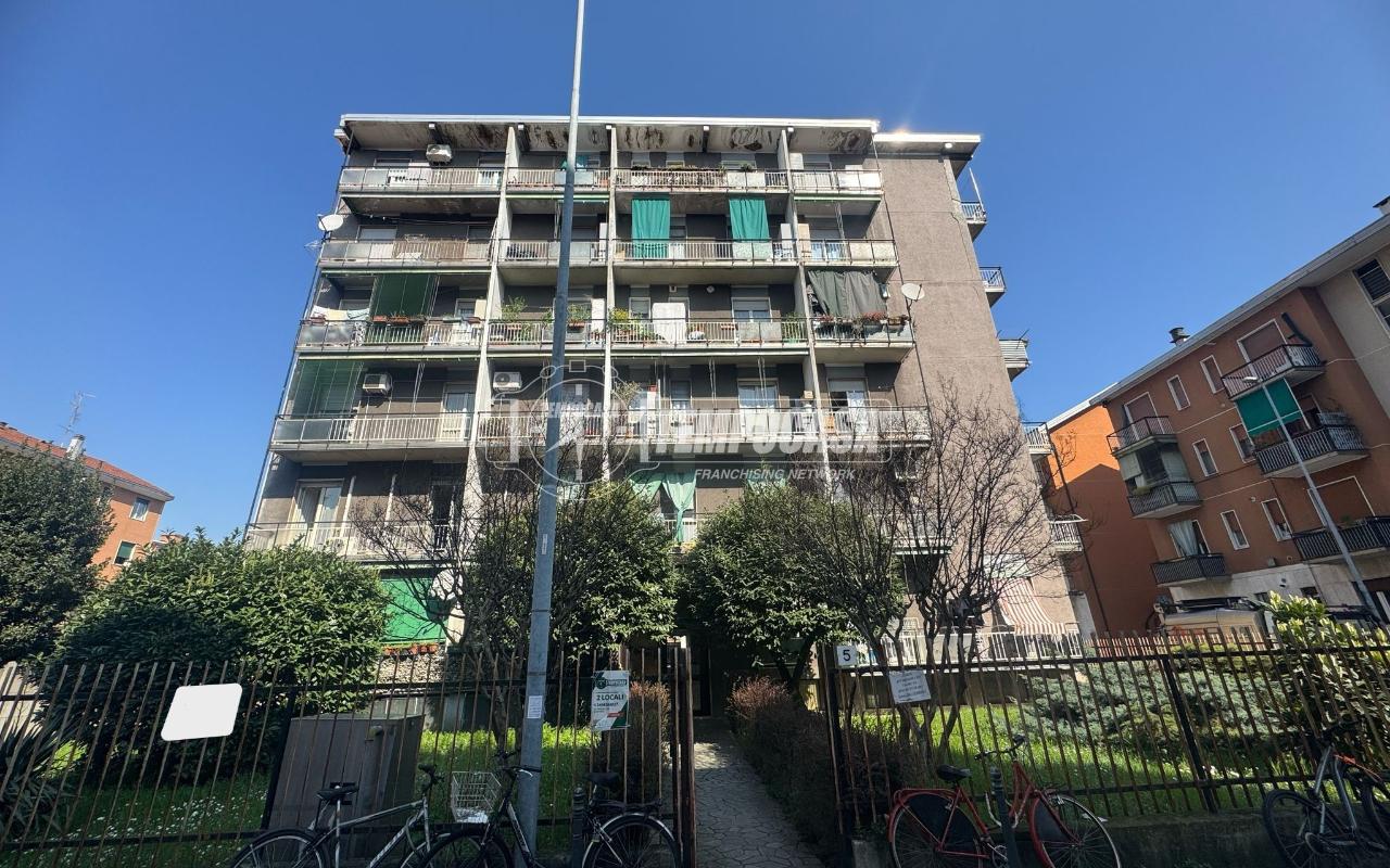 Apartamento de 2 habitaciónes en Baranzate, Italy No. 13746