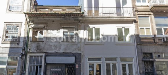 551m² Building in Porto, Portugal No. 143081 2