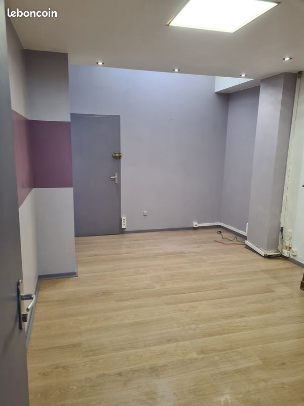 2 bedrooms Office in Denain, France No. 331443