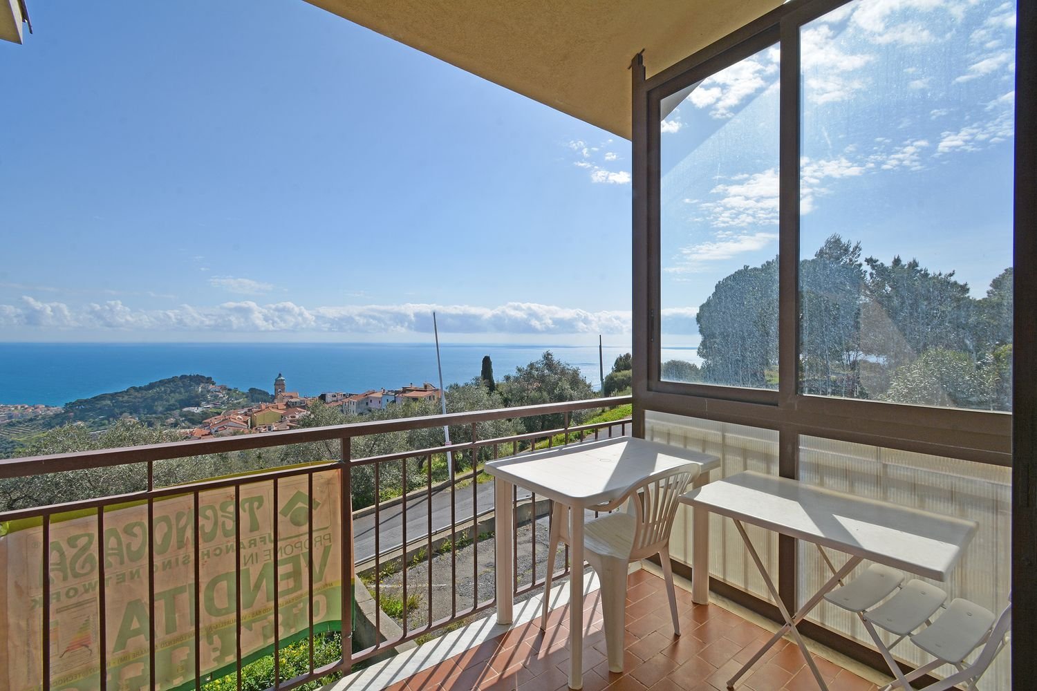 Casa de 3 habitaciónes en Costarainera, Italy No. 137403