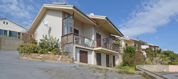 Casa de 3 habitaciónes en Costarainera, Italy No. 137403 4