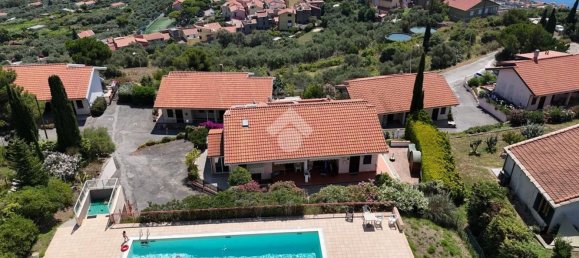 Casa de 3 habitaciónes en Costarainera, Italy No. 137403 33