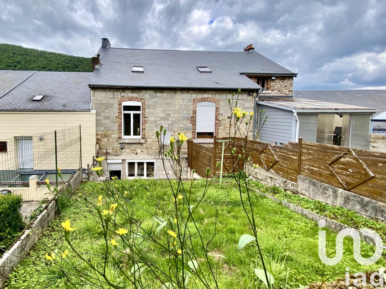 Casa de 2 dormitorios en Haybes, France No. 300533