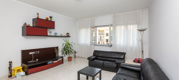 4 rooms Apartment in Turin, Italy No. 289952 4