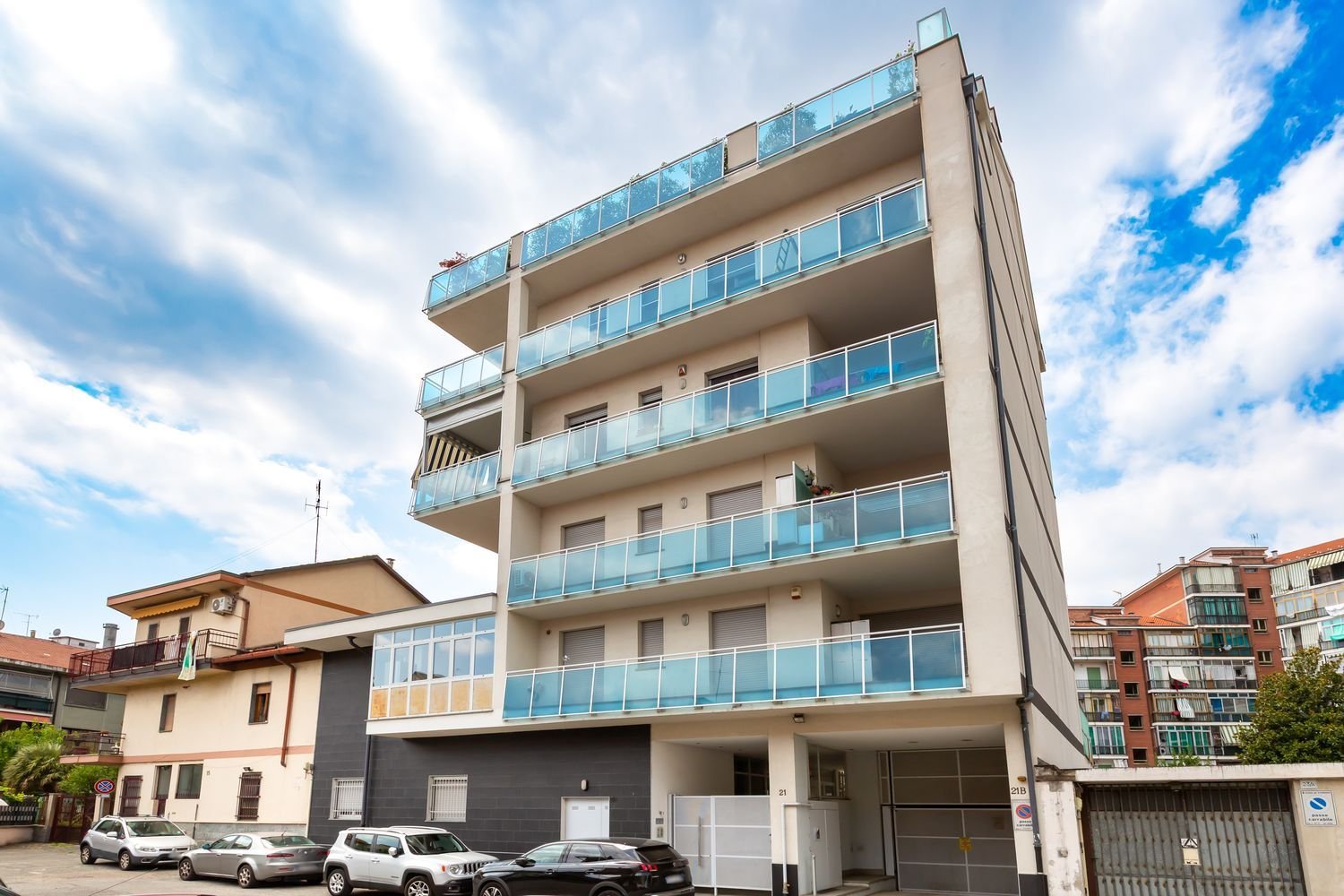 4 rooms Apartment in Turin, Italy No. 289952