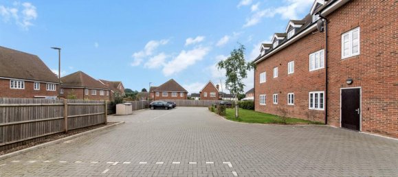 2 bedrooms Penthouse in Tadworth, United Kingdom No. 9719 9