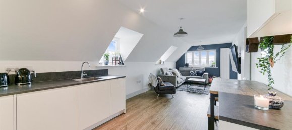 2 bedrooms Penthouse in Tadworth, United Kingdom No. 9719 2