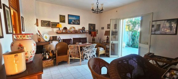 Квартира с 3 комнатами в Лечче, Италия № 41930 11