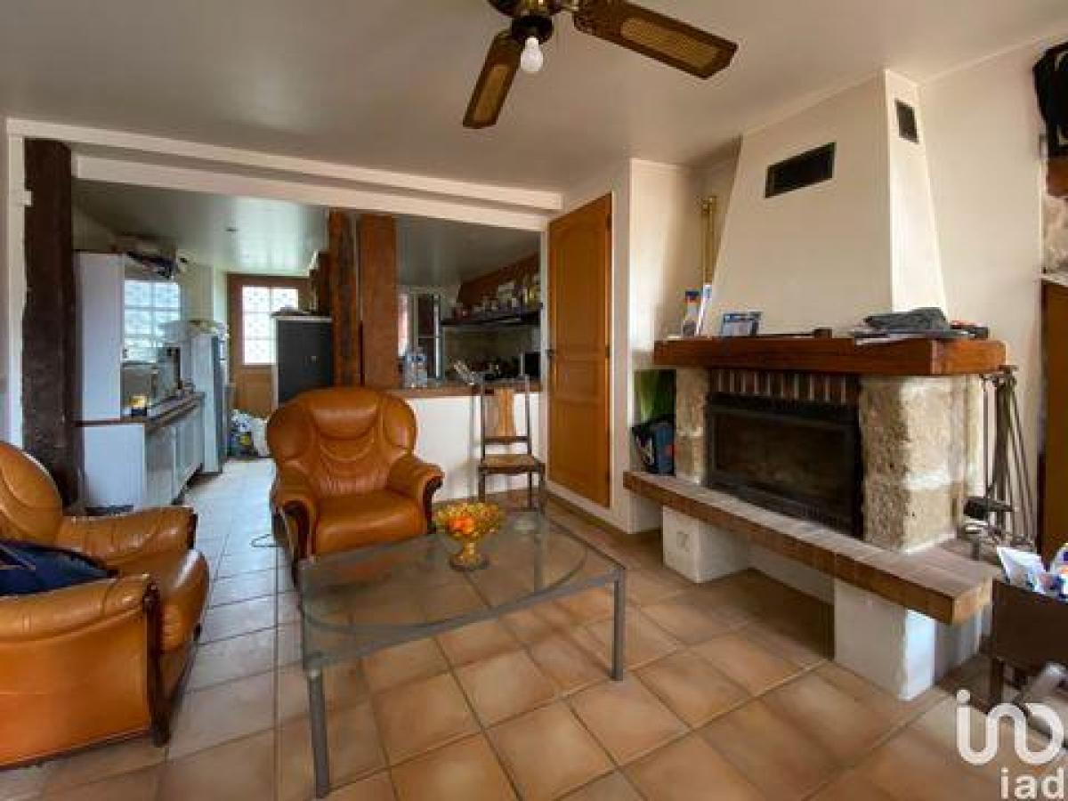 Casa de 4 dormitorios en Puiseaux, France No. 9707