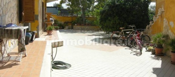 2 bedrooms Apartment in Ardea, Italy No. 192277 6