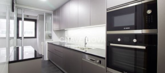 2 Schlafzimmer Wohnung in Porto, Portugal, Nr. 97847 3