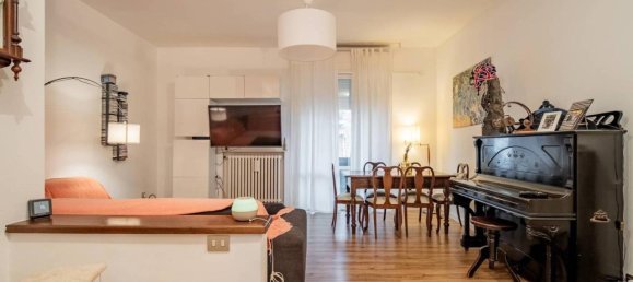 Apartamento de 4 habitaciónes en Reggio Emilia, Italy No. 26389 2