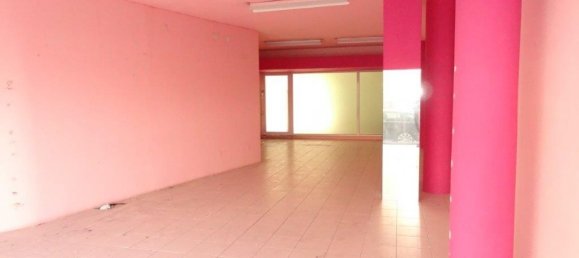 100m² Commercial property in Povoa de Varzim, Portugal No. 81631 3