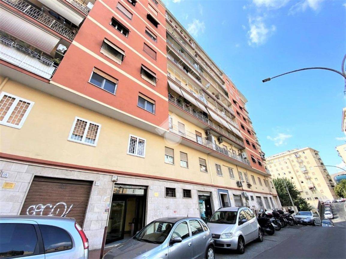 1-Zimmer Gewerbliche Immobilie in Rome, Italy, Nr. 76415