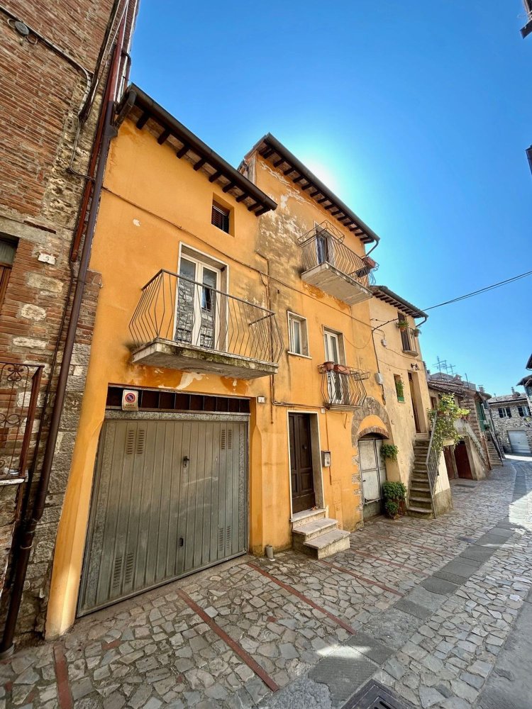 Dúplex de 4 habitaciónes en Todi, Italy No. 50315