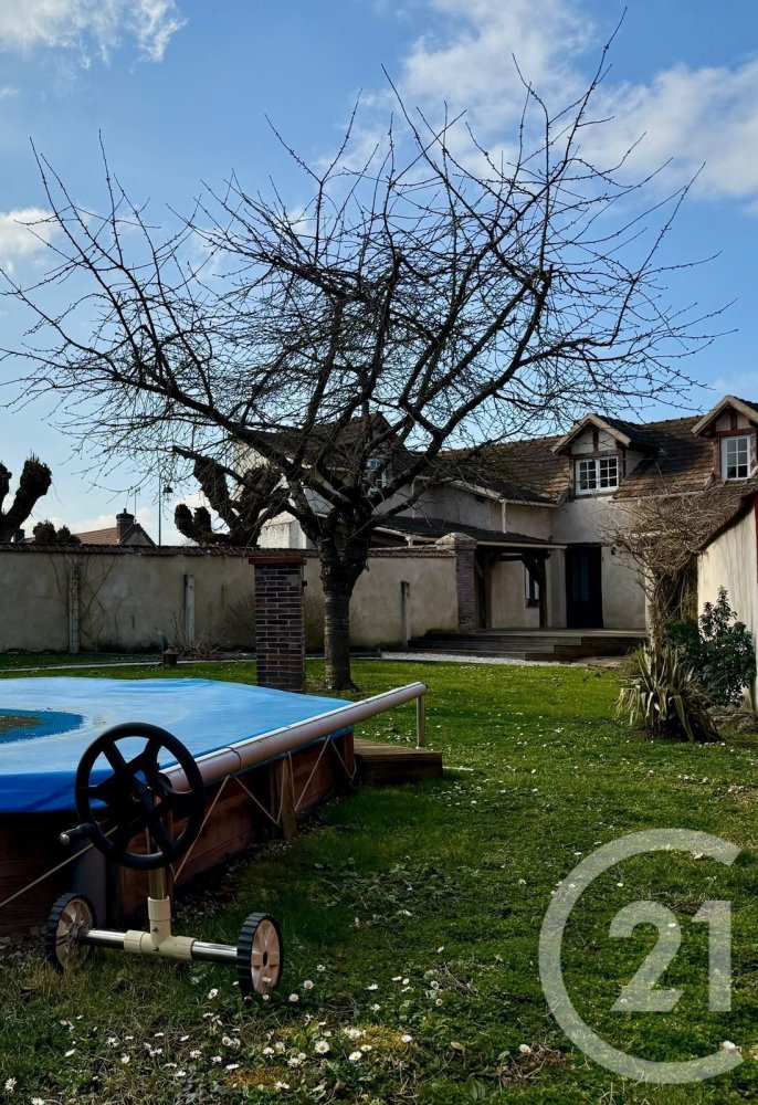 5 bedrooms House in Saussay, France No. 266114