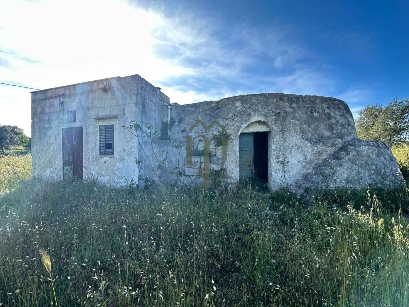 Дом с 2 комнатами в Остуни, Италия № 192849