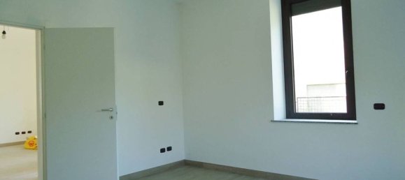 Villa T3 em Gallarate, Italy N.º 92047 15