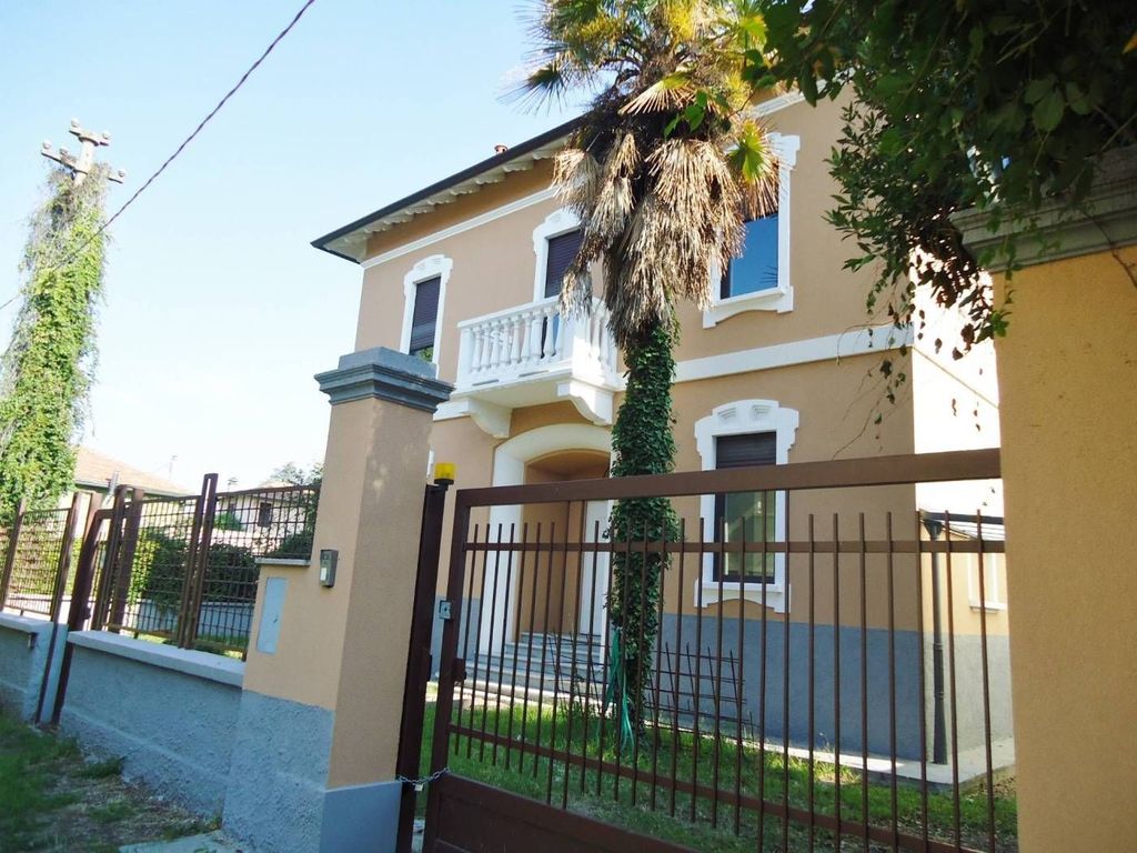 Villa T3 em Gallarate, Italy N.º 92047