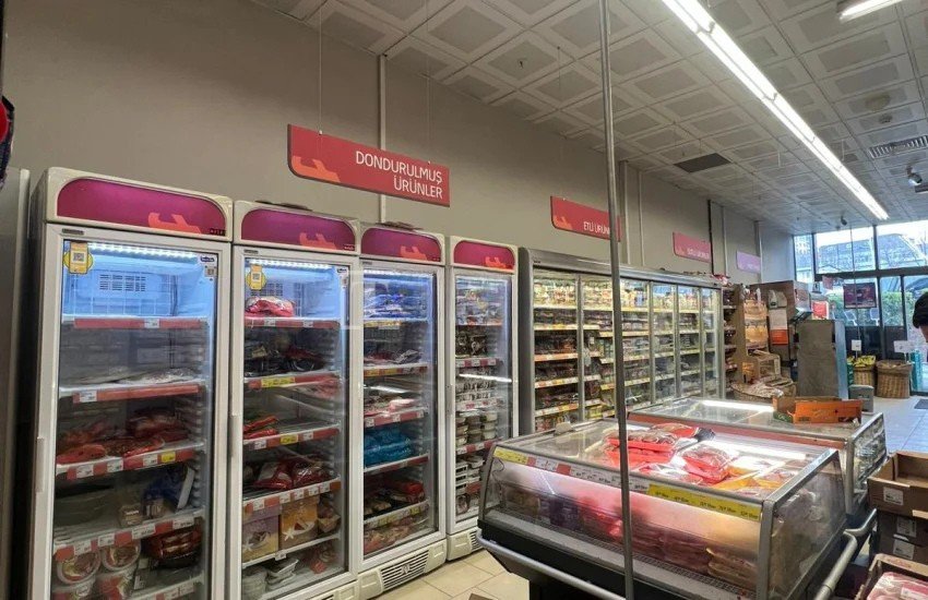 220m² Commercial property in Istanbul, Turkey No. 33891