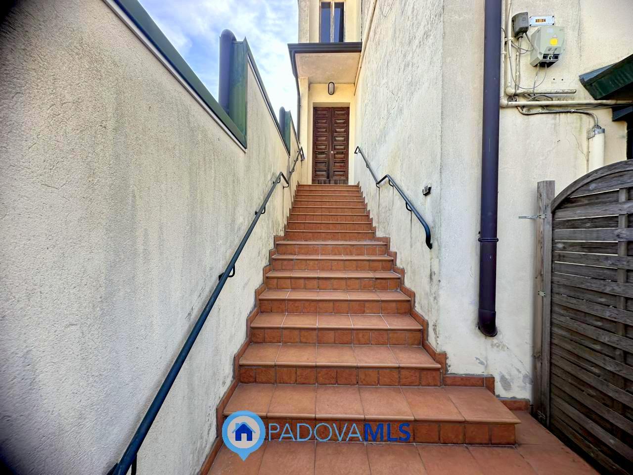 4 rooms Apartment in Padua, Italy No. 31833