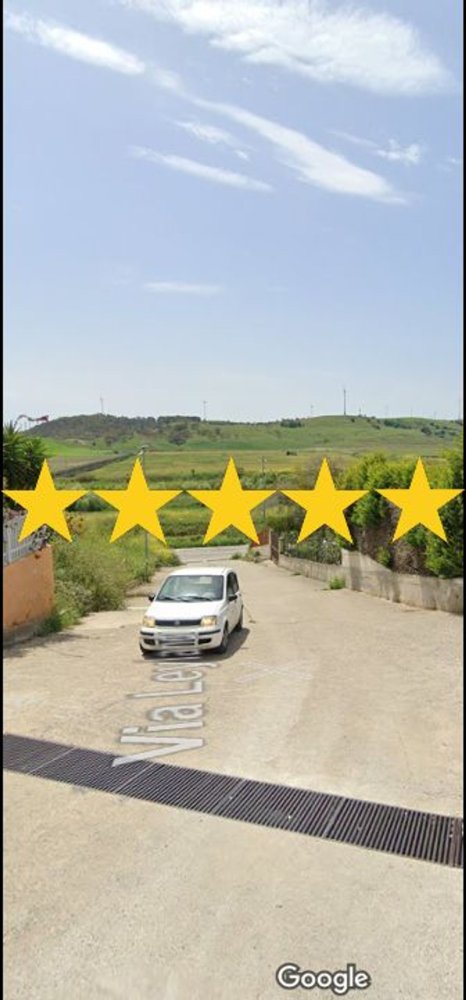 7 rooms Apartment in Crotone, Italy No. 36172