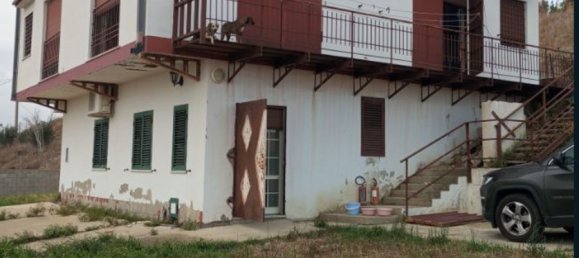 7 rooms Apartment in Crotone, Italy No. 36172 5