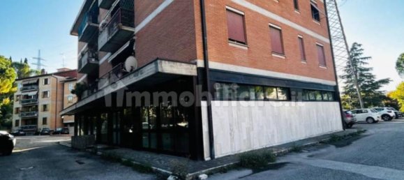 5 rooms Commercial property in Perugia, Italy No. 350697 4