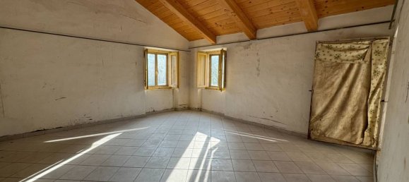 Дом с 10 комнатами в Монтоттоне, Италия № 203845 8