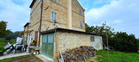 Дом с 10 комнатами в Монтоттоне, Италия № 203845 3