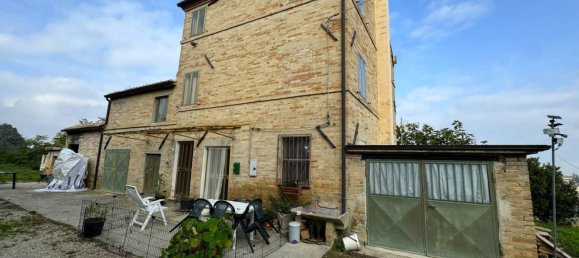 Дом с 10 комнатами в Монтоттоне, Италия № 203845 4