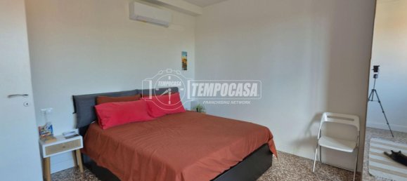 3-salle Appartement à Milan, Italy No. 305106 2