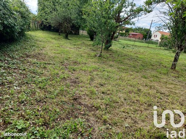  قطعة أرض في Champagne-Saint-Hilaire, France 661متر مربع رقم 313019