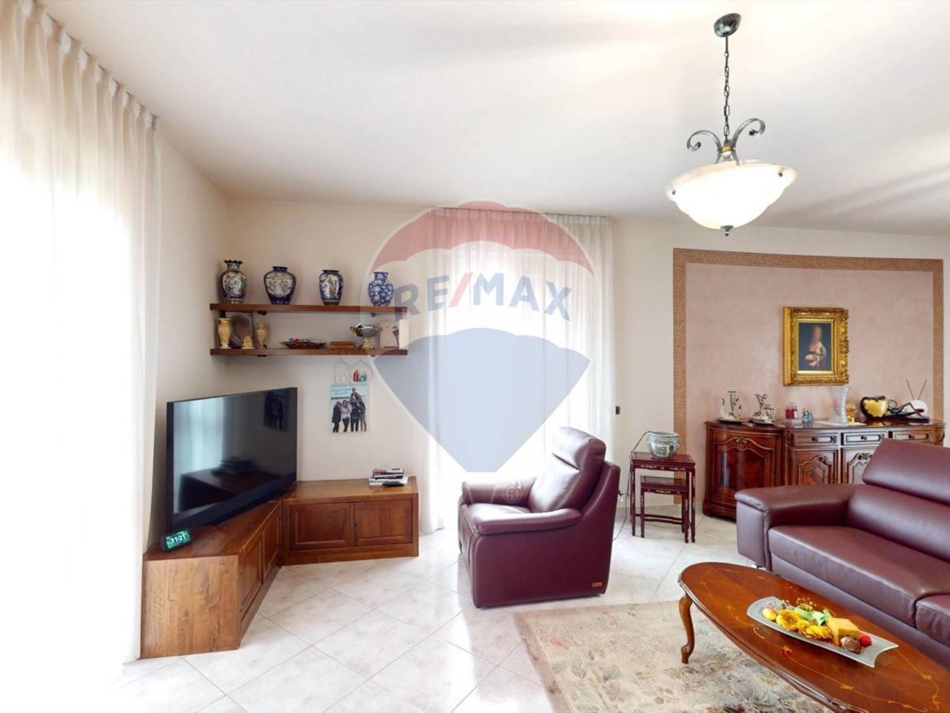 3 bedrooms Villa in Caronno Pertusella, Italy No. 270511
