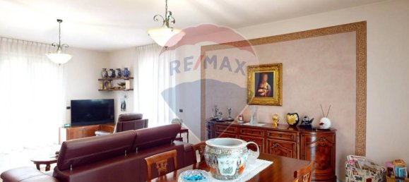 3 bedrooms Villa in Caronno Pertusella, Italy No. 270511 3