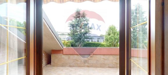 3 bedrooms Villa in Caronno Pertusella, Italy No. 270511 9