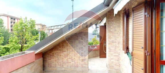 3 bedrooms Villa in Caronno Pertusella, Italy No. 270511 36