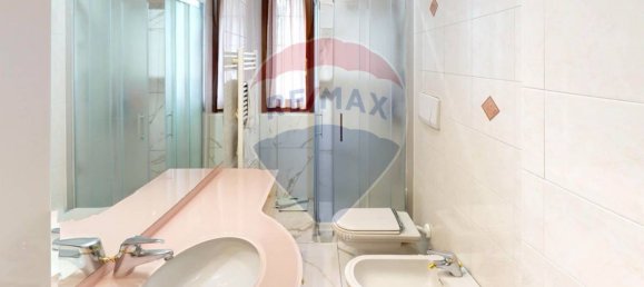 3 bedrooms Villa in Caronno Pertusella, Italy No. 270511 8