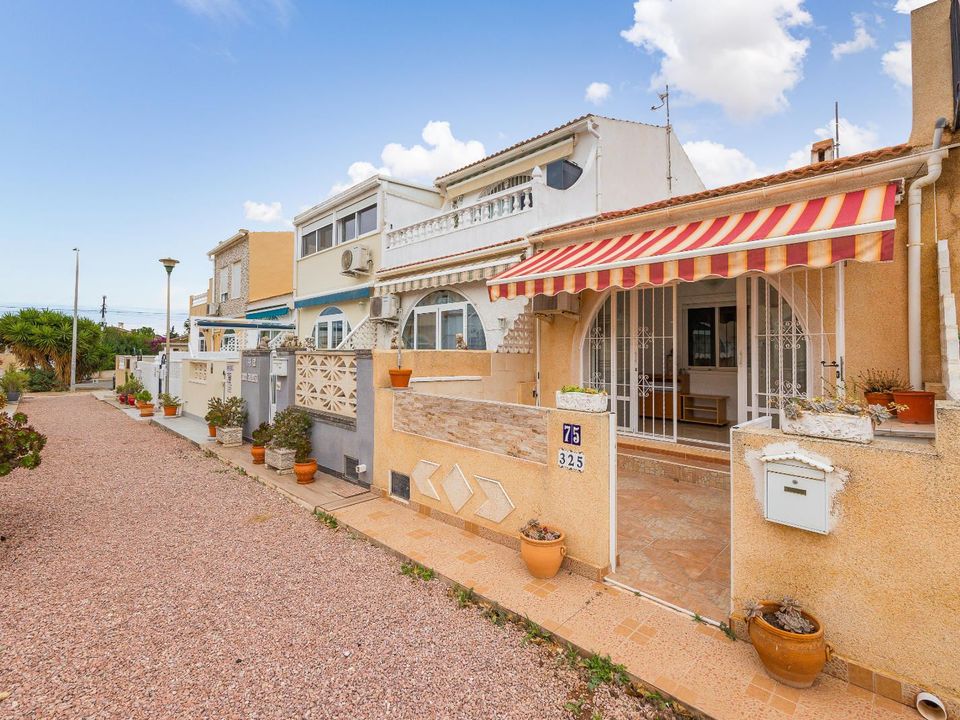 1 غرف نوم تاون هاوس في Torrevieja, Spain رقم 186425