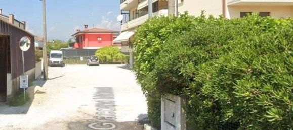 5-Zimmer Haus in Gazzada Schianno, Italy, Nr. 263544 24